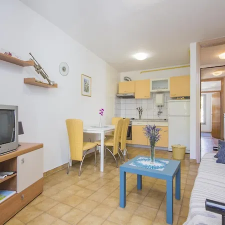 Apartment By The Sea - 13401 *
